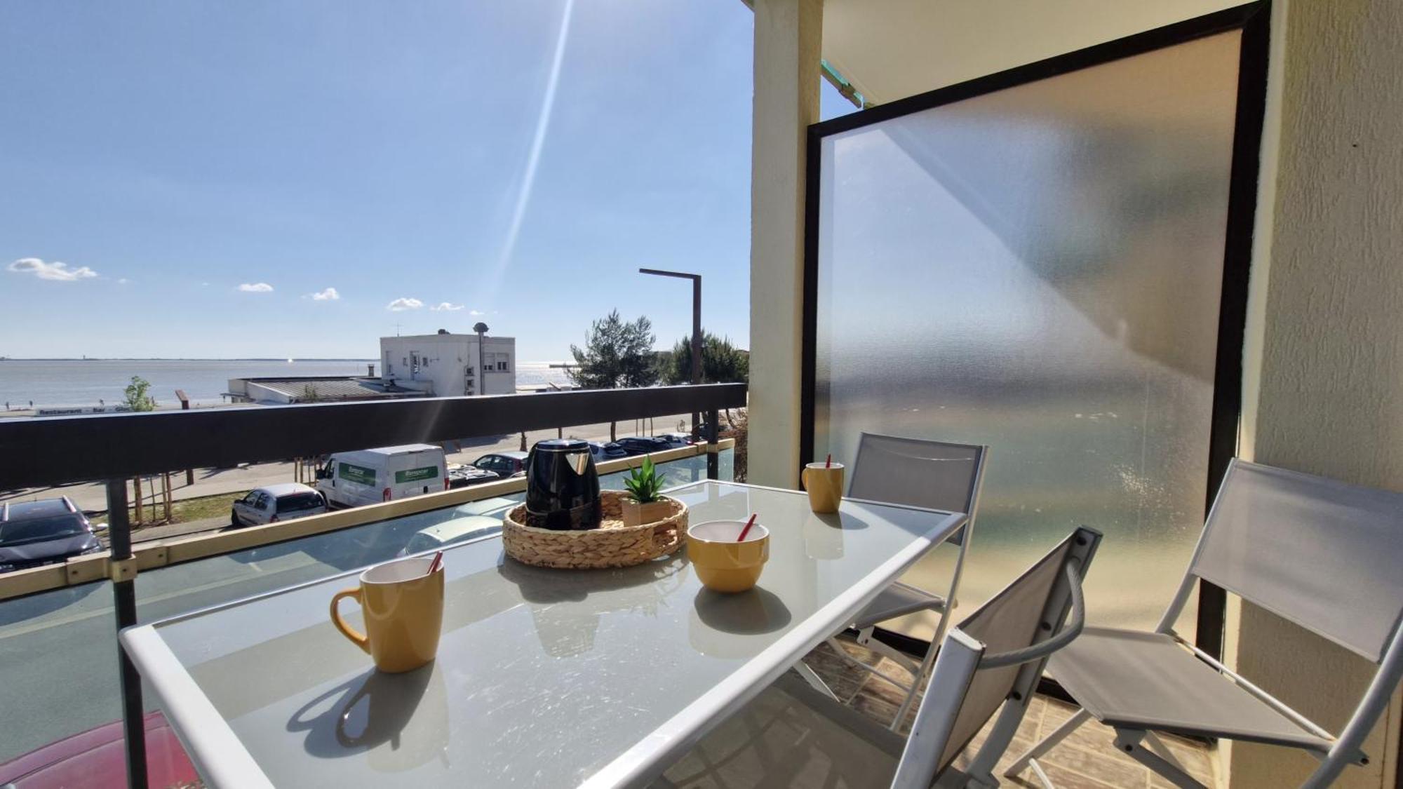Saint Georges De Didonne - Pleine Vue Mer Pour Ce Studio Cabine Face A La Plage エクステリア 写真
