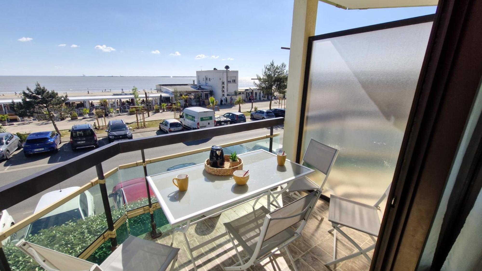 Saint Georges De Didonne - Pleine Vue Mer Pour Ce Studio Cabine Face A La Plage エクステリア 写真