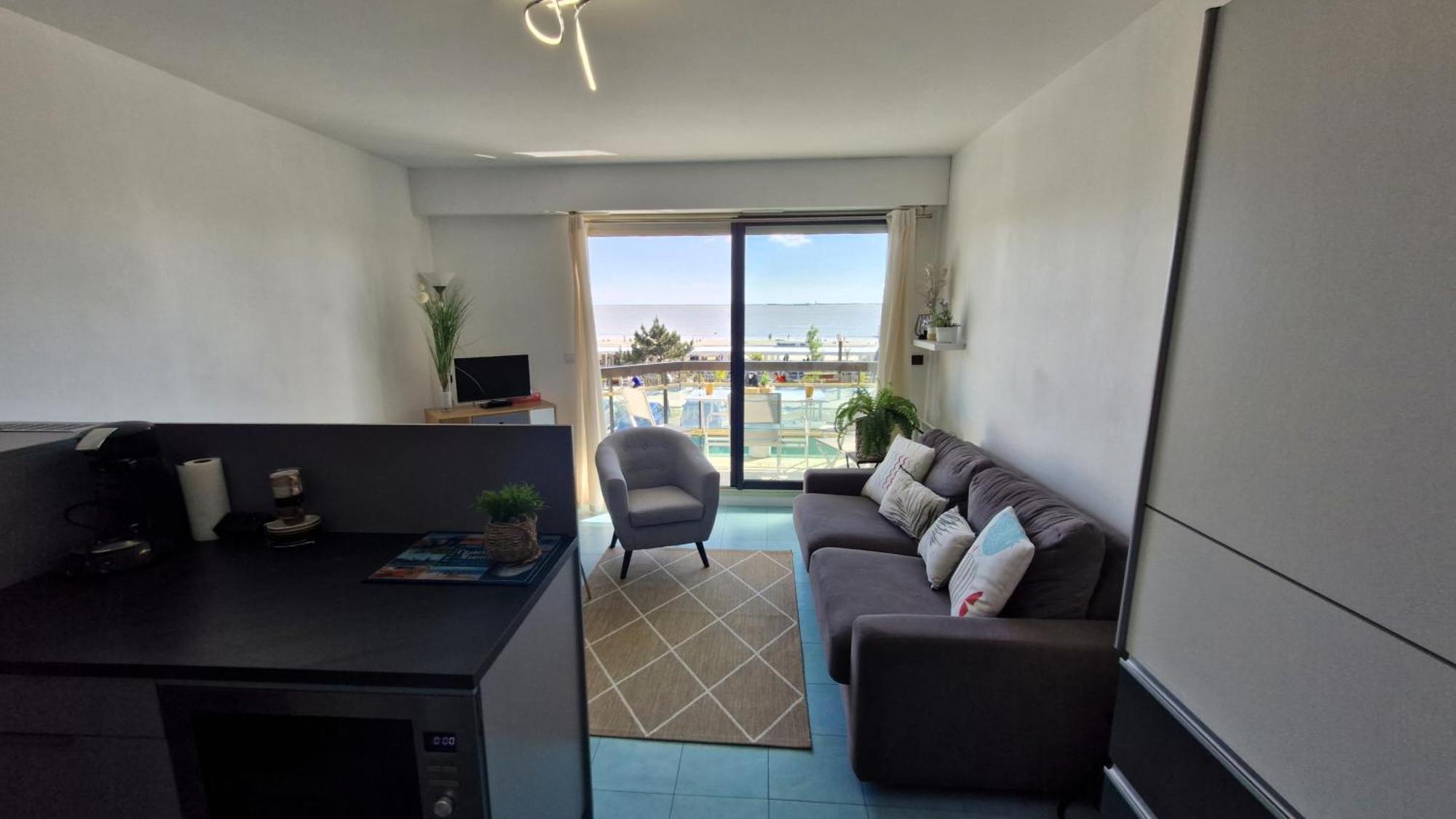Saint Georges De Didonne - Pleine Vue Mer Pour Ce Studio Cabine Face A La Plage エクステリア 写真